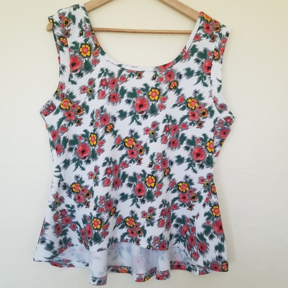 Roommates floral top